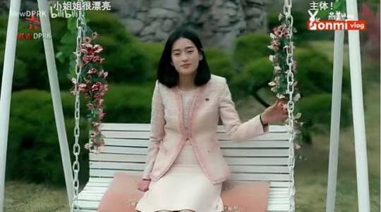 “작은 누나 너무 예쁘다”라는 중국 시청자들의 실시간 댓글들이 올라와 있다. 중국 빌리빌리 ‘연미의 브이로그’ 캡처