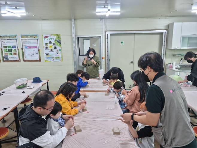 영천시는 드림스타트 아동 70명을 대상으로 오세창곤충체험농장에서 가족과 함께하는 곤충체험과 팜피크닉 체험을 실시했다. 영천시 제공