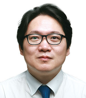 강함수 에스코토스 컨설팅 대표성균관대 신문방송학 박사 수료, 현 성균관대 미디어문화융합대학원 겸임교수, 전 에델만코리아 이사