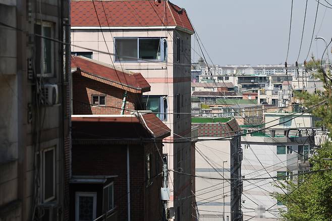 전국에서 전세사기 피해 사례가 속출하고 있는 가운데 19일 오후 서울 강서구 화곡동 빌라 밀집 지역의 모습.[연합]