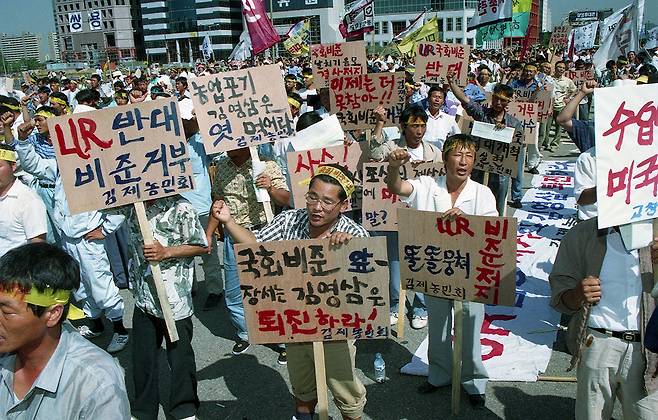 1994년 6월29일 ‘우루과이라운드 국회 비준 저지’를 위한 농민투쟁 결의대회 모습.ⓒ연합뉴스
