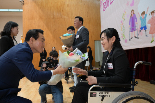 논산시가 지난 25일 국민체육센터에서 '제43회 장애인의 날' 기념식 및 어울림한마당 행사를 개최했다. 사진=논산시 제공