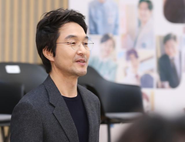 배우 한석규가 26일 서울 양천구 SBS에서 열린 SBS 금토드라마 '낭만닥터 김사부3' 제작발표회에 참석하고 있다. 뉴스1