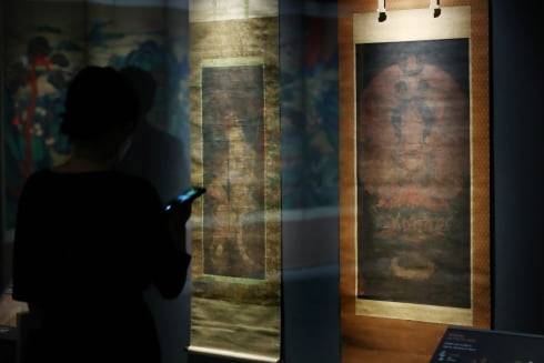 지난해 국립중앙박물관 이건희 컬렉션 전시에 나온 고려시대 불화 ‘천수관음보살도’와 ‘수월관음도’. 가치가 매우 높지만 해외에 유출됐던 이 문화재들을 이 회장이 사들여 국내로 들여왔다. 한경DB