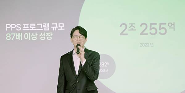Naver Webtoon Corp.’s Chief Executive Officer Kim Jun-koo speaks during a press conference at the company’s head office in Pangyo, near Seoul, on April 25. [Photo provided by Naver Webtoon]