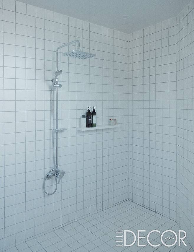 공간감이 남다른 샤워실.