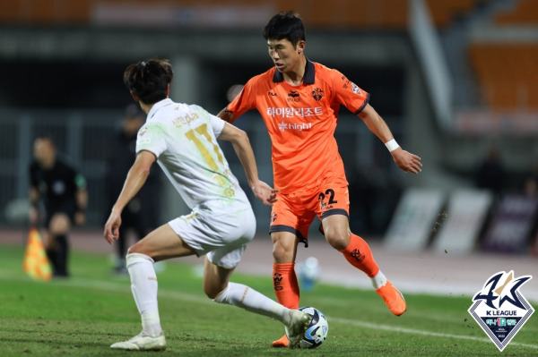 지난 26일 춘천에서 열린 강원FC와 FC서울의 경기 모습. 사진=프로축구연맹