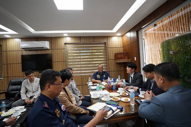 한국 경찰청 대표단이 필리핀 경찰청(범죄수사정보과)과 마약사건 공조수사를 논의하고 있다. /사진=경찰청 제공