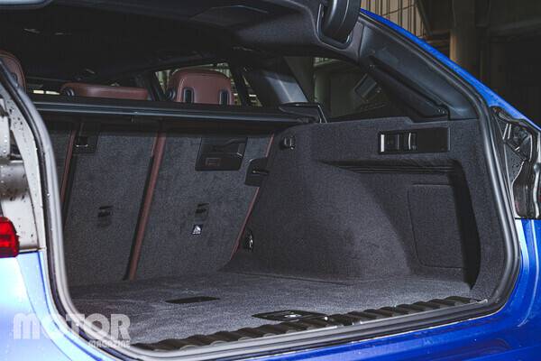 ​BMW M340i xDRIVE 투어링 사진 모터매거진 최재혁 기자​