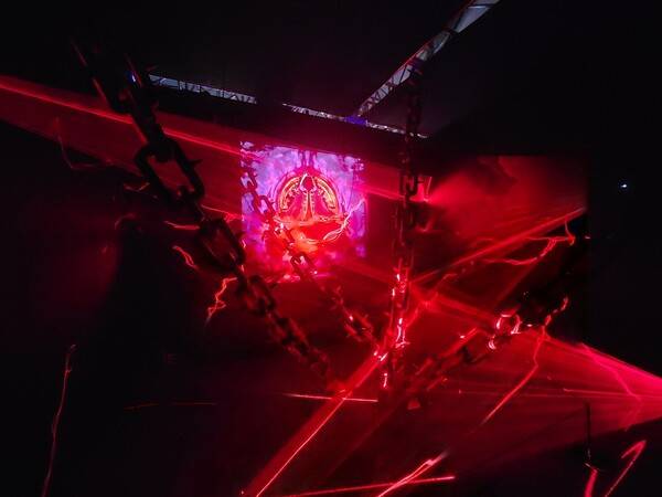 - 검은마법사의 상징은 '정해진 운명'을 뜻하는 사슬이죠