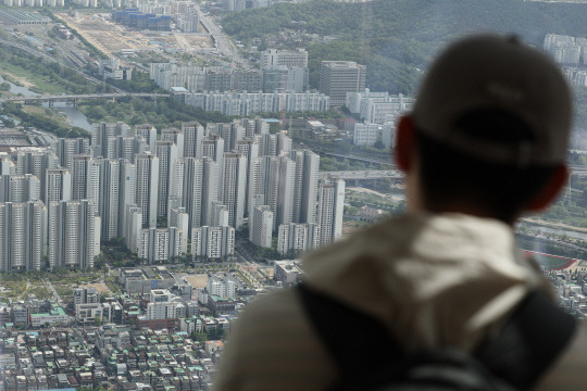 서울 강남 3구의 아파트값이 반등한 것으로 나타났다.                           연합뉴스