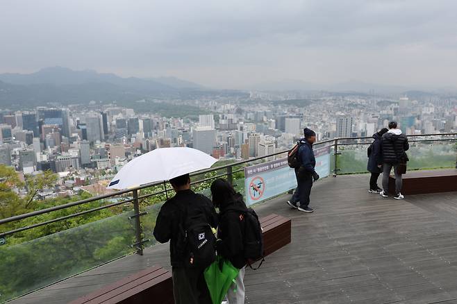 서울 남산의 데크 시설. [연합]