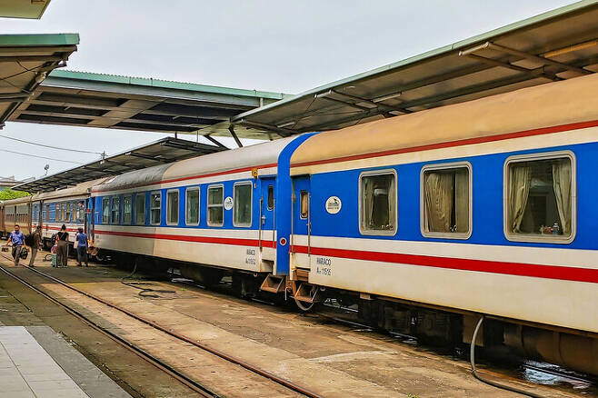 1726㎞ 호찌민과 하노이를 오가는 베트남 종단 열차.