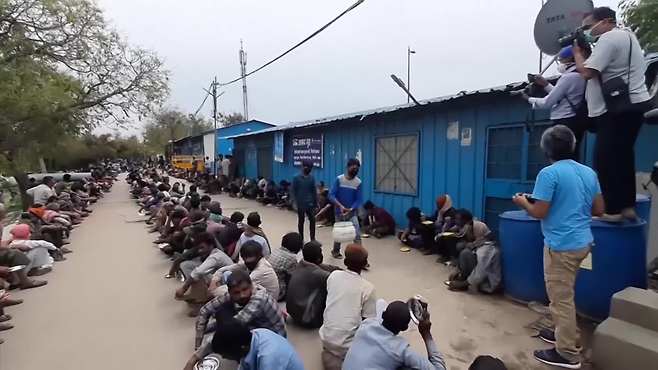 인도 수도 뉴델리의 노숙자센터 (AP)