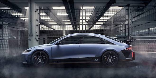 아이오닉6 N의 콘셉트 모델인 RN22e.