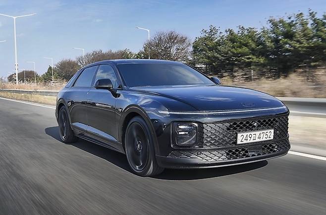 신형 그랜저  주행 [사진출처=현대차]