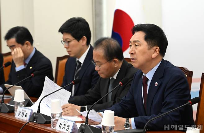 김기현 국민의힘 당대표가 1일 서울 영등포구 여의도 국회의사당 본청에서 열린 국민의힘 최고위원회의에 참석해 발언하고 있다. 임세준 기자