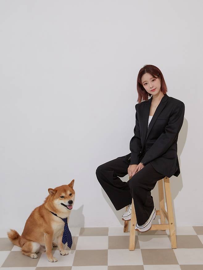 [서울=뉴시스] '지유개' 채널의 이지유(35)와 그의 반려견 이치(시바견 종) (사진=지유개 제공) 2023.04.27 photo@newsis.com *재판매 및 DB 금지