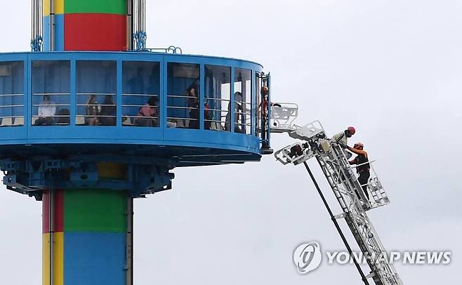 멈춰 선 춘천 레고랜드 타워전망대 [연합뉴스 자료사진]