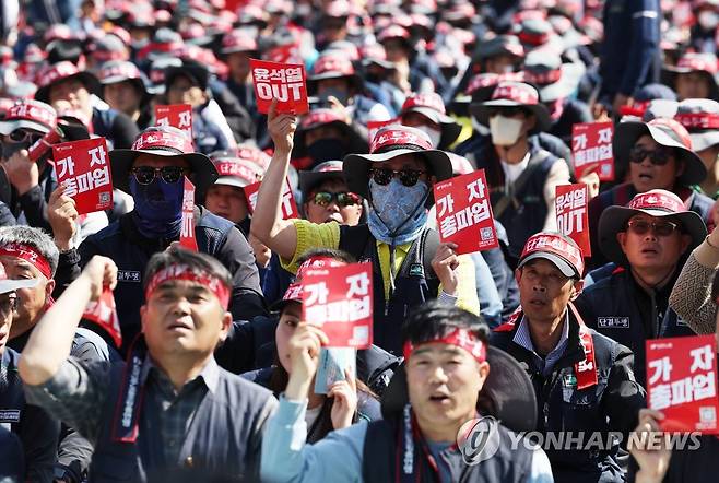 '노동자의 날' 민주노총 집회 (서울=연합뉴스) 신준희 기자 = 노동자의 날인 1일 민주노총 주최로 2023 세계 노동절 대회가 열리고 있다.  2023.5.1 hama@yna.co.kr