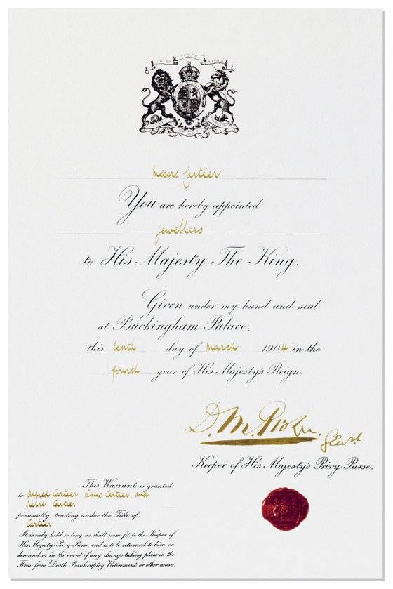 에드워드 7세가 1904년 3월 10일에 까르띠에에 수여한 왕실 납품 허가증. 사진 까르띠에(Cartier Archives Londres)