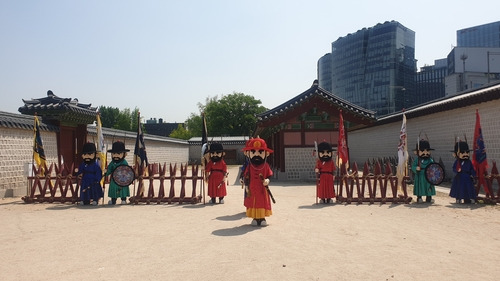 인형탈 파수군 입장 장면 <사진제공=문화재청>