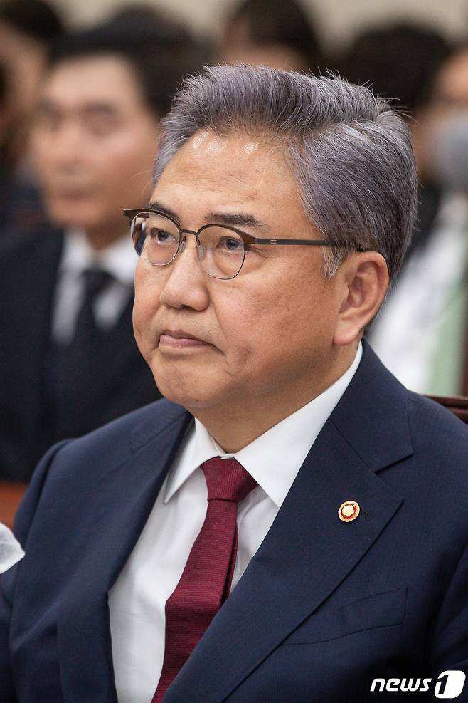 (서울=뉴스1) 유승관 기자 = 박진 외교부 장관이 21일 서울 여의도 국회에서 열린 제404회 국회(임시회) 외교통일위원회 제2차 전체회의에 출석해 생각에 잠겨 있다. 2023.3.21/뉴스1  Copyright (C) 뉴스1. All rights reserved. 무단 전재 및 재배포 금지.