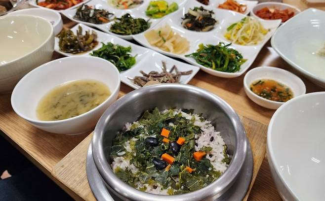 뽕잎돌솥비빔밥. 사진=조용준 여행전문기자