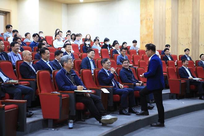 [세종=뉴시스] 축산물품질평가원은 2일 임직원 대상 부패 방지 교육을 진행했다. (사진=축평원 제공) *재판매 및 DB 금지