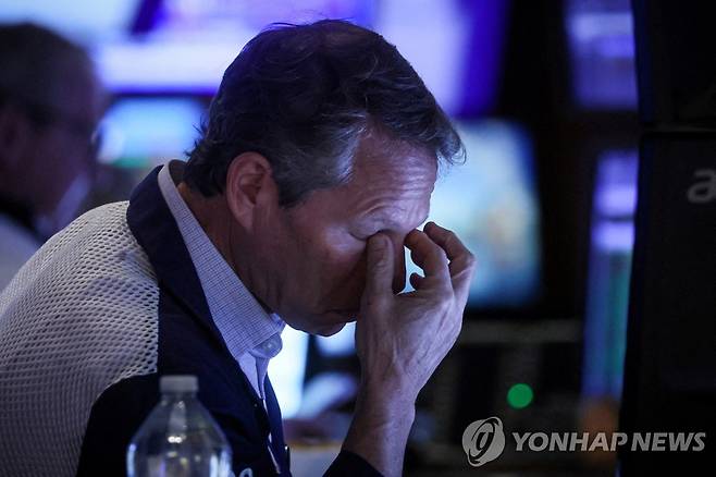 NYSE 입회장에서 일하는 트레이더의 모습 [연합뉴스 자료사진]