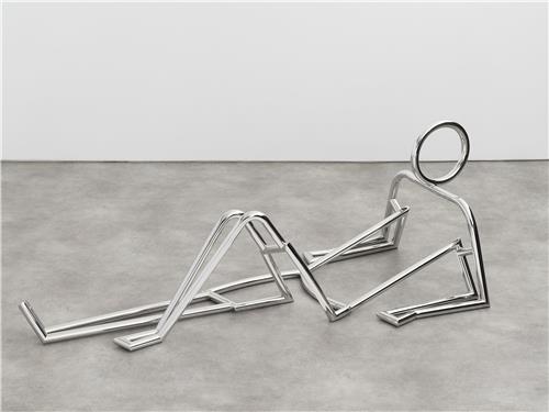 스테인리스 조각 줄리안 오피, 'Figure 2, position 9.', 2022
Polished stainless steel 
62 x 74 x 176 cm 
Courtesy of the artist and Kukje Gallery
[이미지 제공 국제갤러리. 재판매 및 DB 금지]