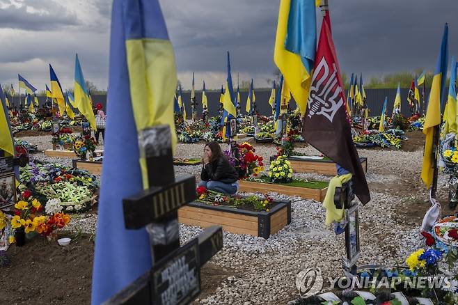 우크라전 전사자 공동묘지 [AP 연합뉴스 자료사진. 재판매 및 DB 금지]