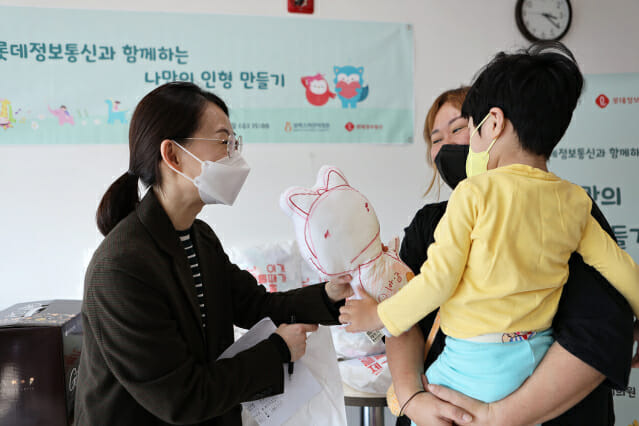 보바스어린이의원 인형 제작 기부(이미지=롯데정보통신)