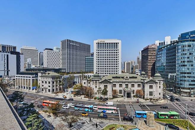 약 6년간 진행된 건물 신축·리모델링 공사를 마친 서울 중구 남대문로 한은 본부