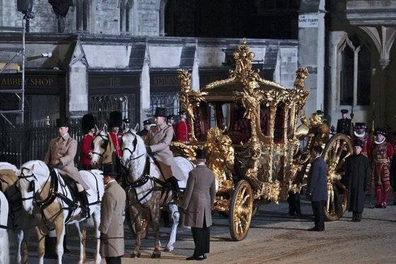 3일 영국 런던에서 찰스 3세 영국 국왕 대관식에 참여하는 황금마차 행렬이 리허설을 하고 있다. AP=연합뉴스
