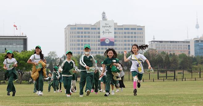 용산어린이정원 달리는 아이들