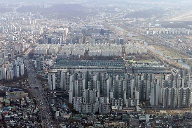 최근 급매물 소진 지역이 늘면서 서울 아파트값 하락폭이 4주 연속 둔화했다. 다만 서울 송파구는 이번주에 소폭 하락했다. 사진은 송파 헬리오시티 전경. 매경DB