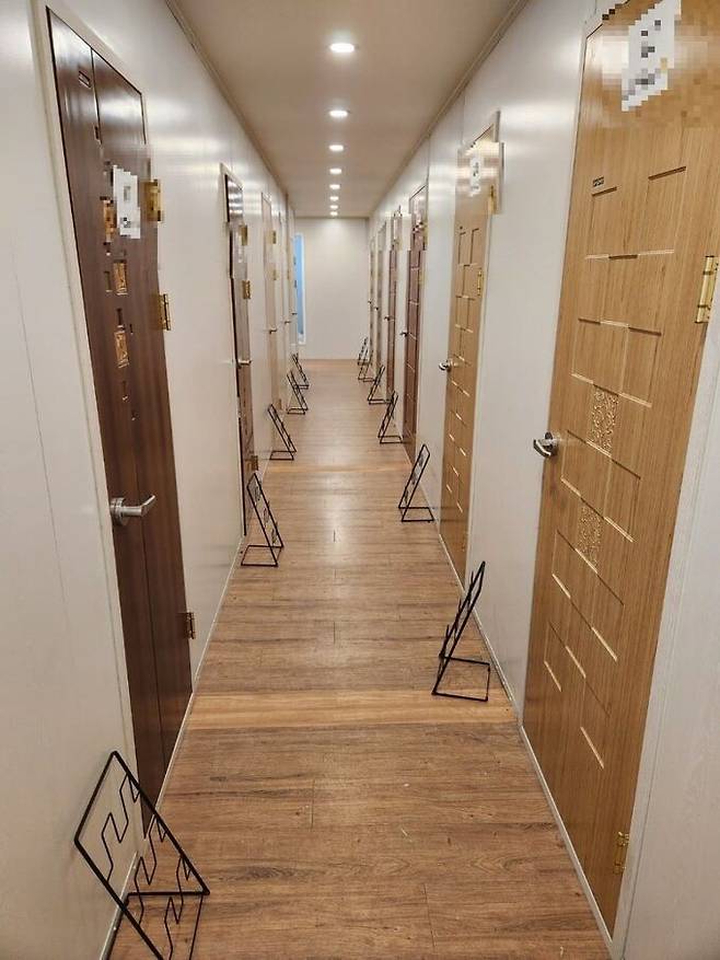 지난 2월 3일 제주도자치경찰단 현장 단속을 통해 적발된 제주시내 '룸카페' 형태의 업소. [제주도자치경찰단]