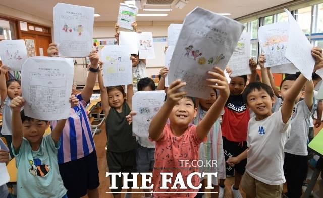 인권위는 "아동은 권리의 주체이자 특별한 보호와 존중을 받아야 하는 독립적인 인격체"라며 "'○린이'라는 표현을 사용하는 것은 아동을 미숙하고 불완전하다는 인식에 기반한 것"이라고 지적했다. 사진은 기사 내용과 무관. /더팩트DB