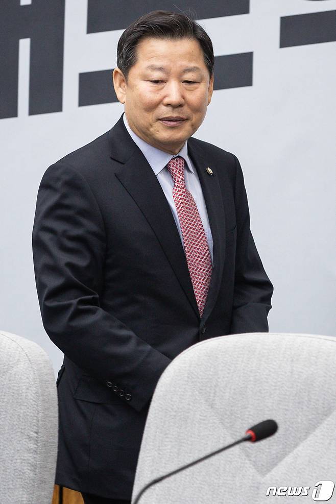 (서울=뉴스1) 유승관 기자 = 이철규 국민의힘 신임 사무총장이 14일 서울 여의도 국회에서 열린 원내대책회의에 참석하고 있다. 2023.3.14/뉴스1  Copyright (C) 뉴스1. All rights reserved. 무단 전재 및 재배포 금지.