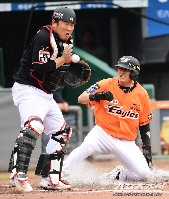 오선진이 4회말 2사 2,3루에서 유로결 적시타 때 득점을 올리고 있다. 대전=최문영 기자deer@sportschosun.com