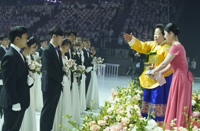 합동결혼식에서 성수 의식하는 한학자 총재[세계평화통일가정연합 제공]