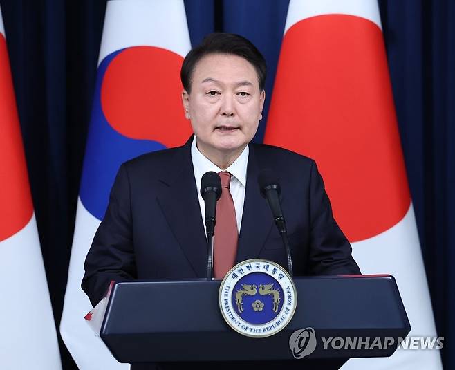 발언하는 윤석열 대통령 (서울=연합뉴스) 임헌정 기자 = 윤석열 대통령이 7일 서울 용산 대통령실 청사에서 열린 한일 정상 공동 기자회견에서 발언하고 있다. 2023.5.7 kane@yna.co.kr