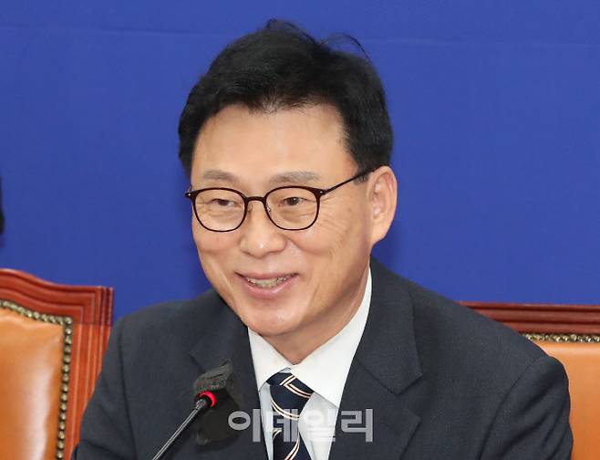 박광온 더불어민주당 원내대표가 9일 서울 여의도 국회에서 열린 ‘더불어민주당 원내대책회의’에서 발언을 하고 있다.(사진=이데일리 방인권 기자)