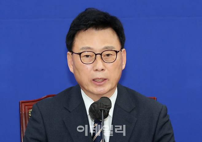 박광온 더불어민주당 원내대표가 9일 서울 여의도 국회에서 열린 ‘더불어민주당 원내대책회의’에서 발언을 하고 있다.(사진=이데일리 방인권 기자)