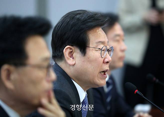 이재명 더불어민주당 대표가 9일 국회 의원회관에서 열린 윤석열정부 1년 평가 연속토론회에서 발언하고 있다. 박민규 선임기자