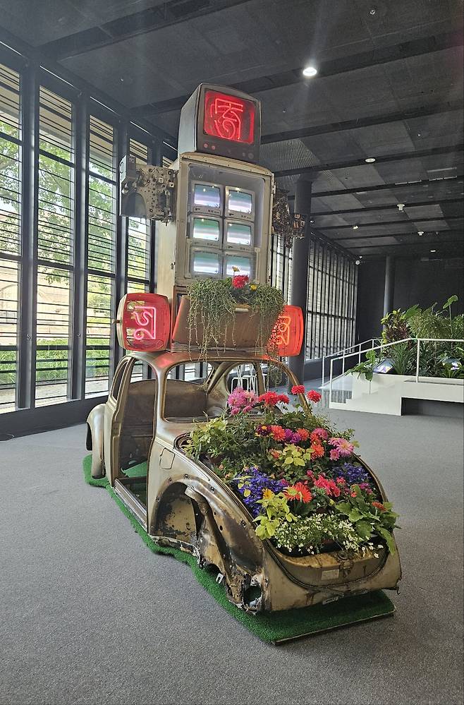 An installation view of "Marco Polo"at Nam June Paik Art Center (Park Yuna/The Korea Herald)