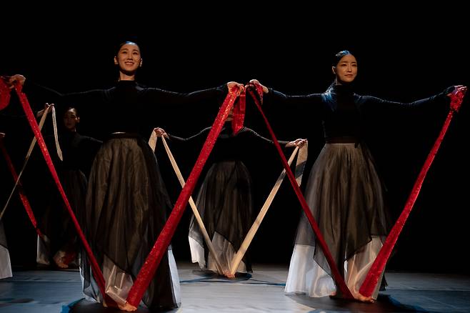 Dancers rehearse "Chun-hyang" (Jeongdong Theater)