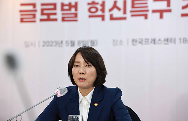 SMEs and Startups Minister Lee Young speaks during a press conference held in Seoul on May 8. [Photo by Yonhap]