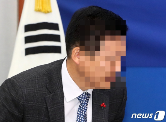 라덕연 투자자문업체 대표 일당에서 정재계 투자자 모집책으로 활동했다는 의혹에 휩싸인 장모 위원. /사진=뉴스1.